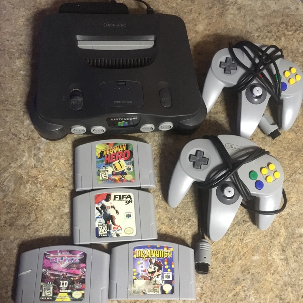 Nintendo 64 system 2 controllers 4 games N64